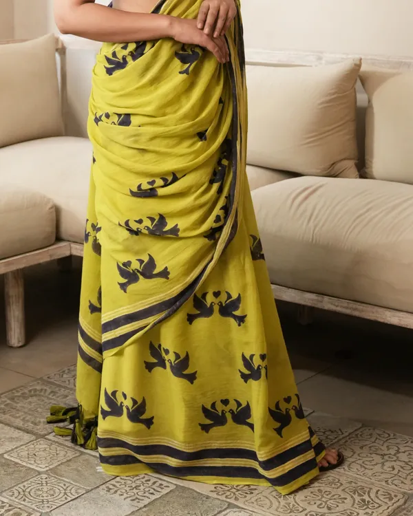 Green_Cotton_Lovebird_H_Block_Printed_Mul_Saree_With_Tassels_For_Women
